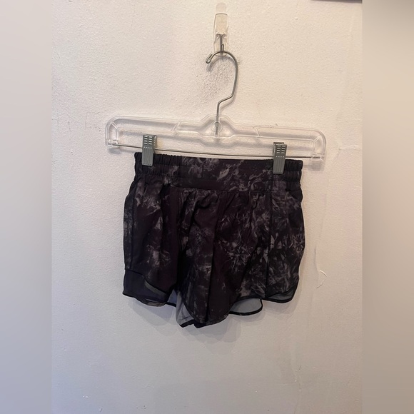 Lululemon Hotty Hot Low-Rise Lined Short 4" Aquila Black Multi / Black Size 2 - Picture 5 of 8